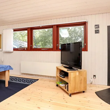 Three-bedroom Holiday In 1