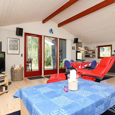Three-bedroom Holiday In 1 Ålbæk