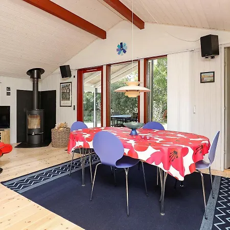 Three-bedroom Holiday In 1 別荘 Ålbæk
