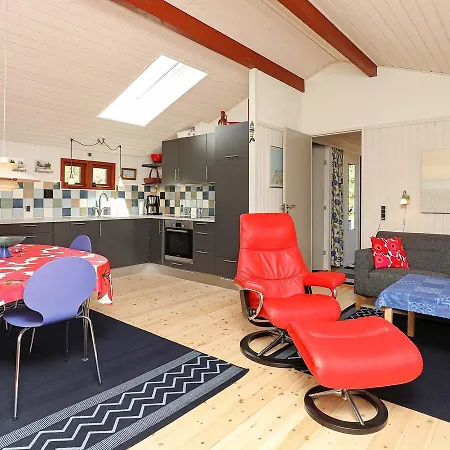 Three-bedroom Holiday In 1 *