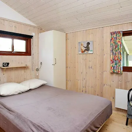 Three-bedroom Holiday In 1 Ålbæk